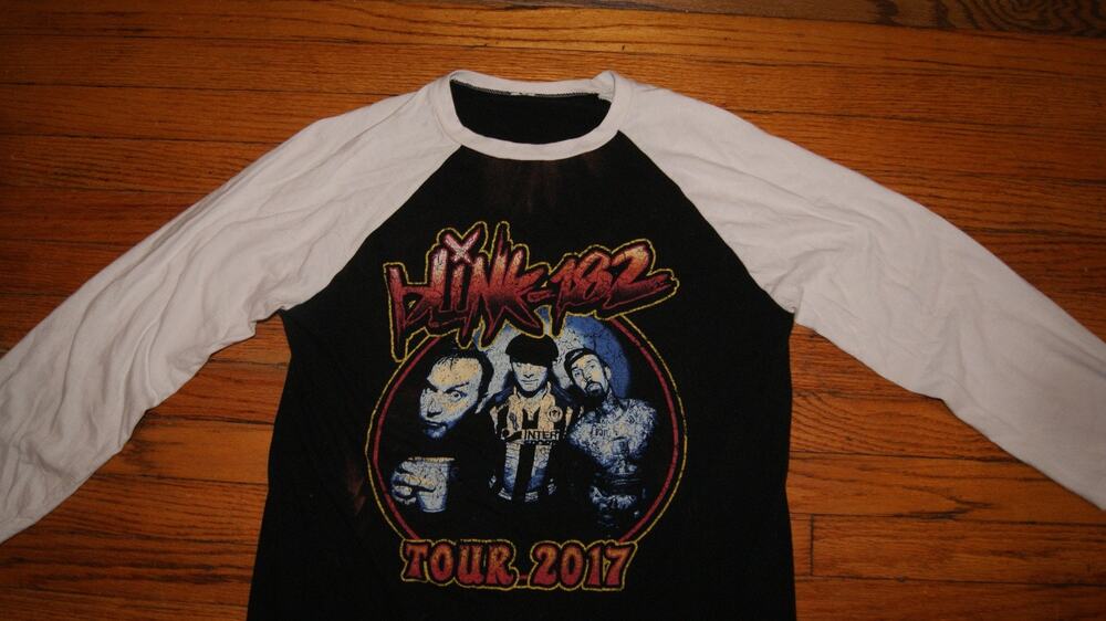 Blink 182 Concert T Shirt Mens M Punk Rock 2017 TOUR 3/4 Sleeve Black White
